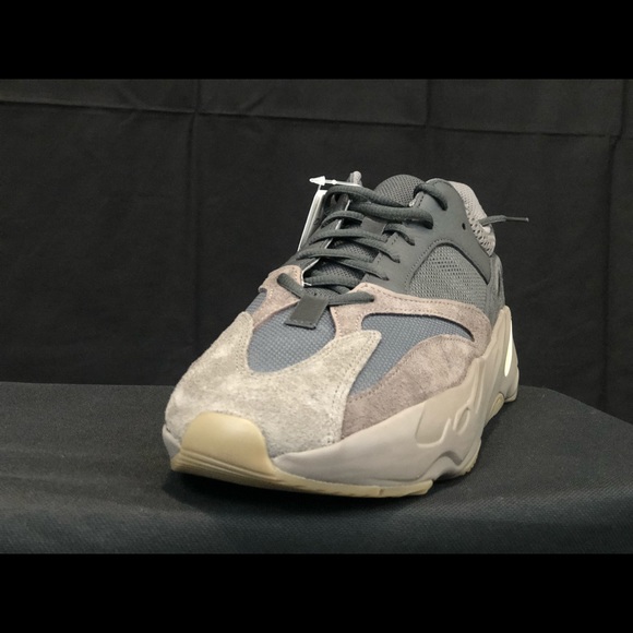 ADIDAS Yeezy 700 “Muave” BRAND NEW - Picture 8 of 8